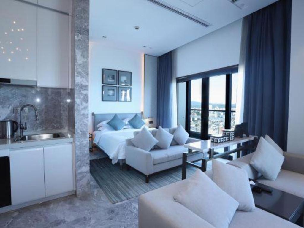 Rock Platinum Sea View Hotel Sanya Exterior photo
