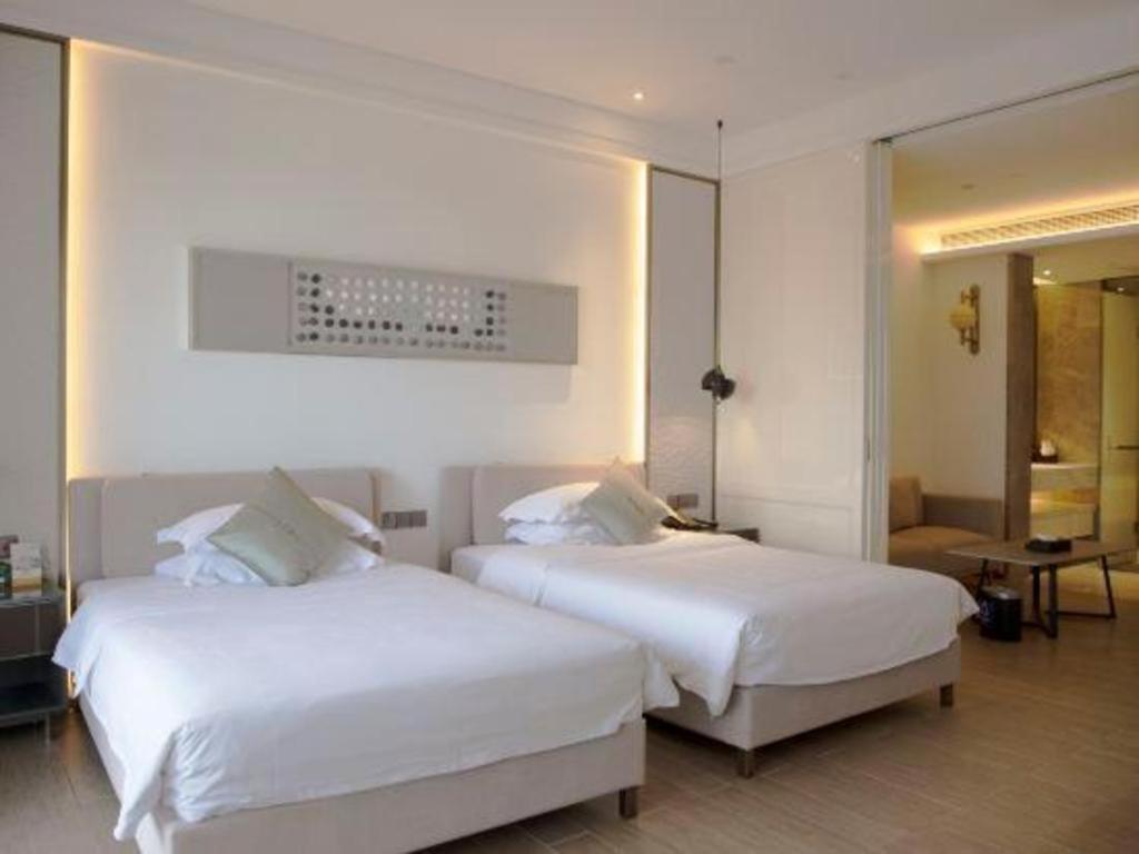 Rock Platinum Sea View Hotel Sanya Exterior photo